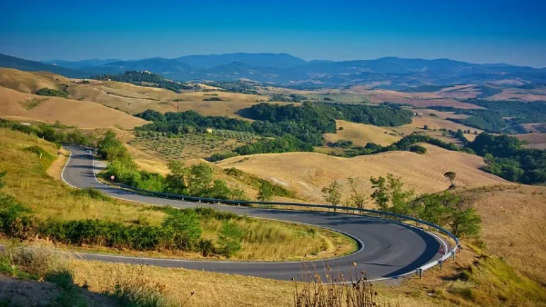 The Best Driving Roads in Tuscany (And Why Driving Enthusiasts Keep Coming Back)