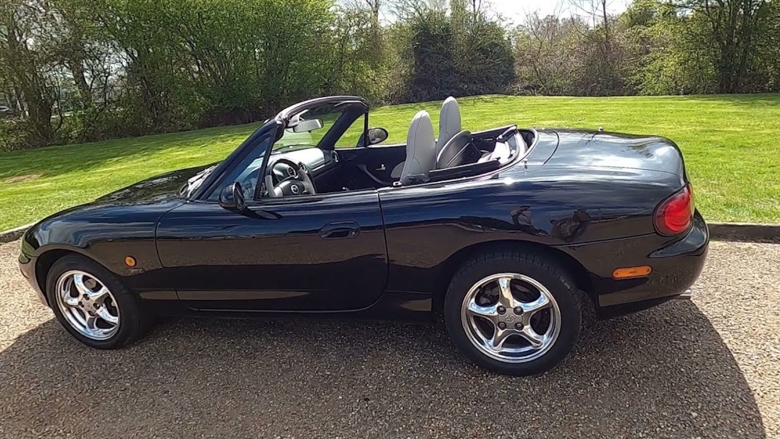 Onyx — Blue Strada's 2003 Mazda MX-5 NB Trilogy Edition